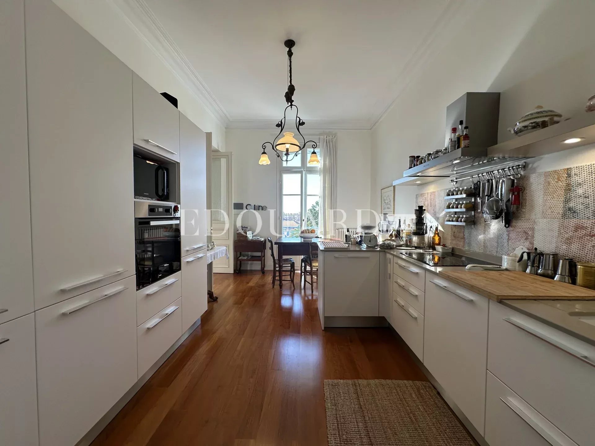 En exclusivité viager occupé sur une tête née en 1947, avec 600.000 € de bouquet plus 470 € de rente mensuelle