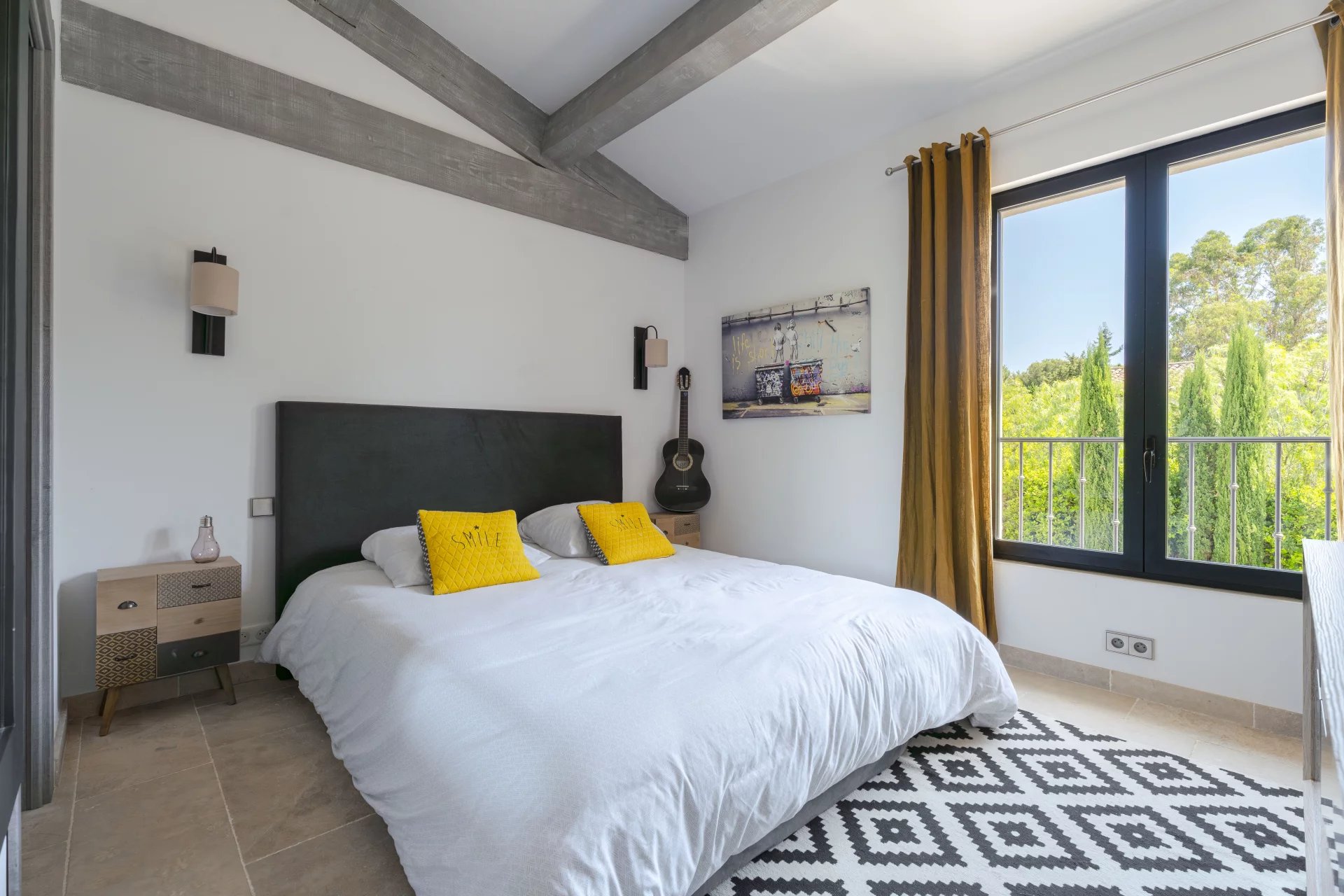 Villa récente à pied de la plage et proche du village de Saint-Tropez à vendre