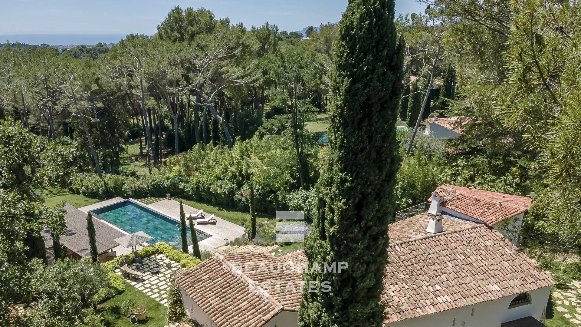 Propriété de charme 5 chambres avec piscine à Mougins