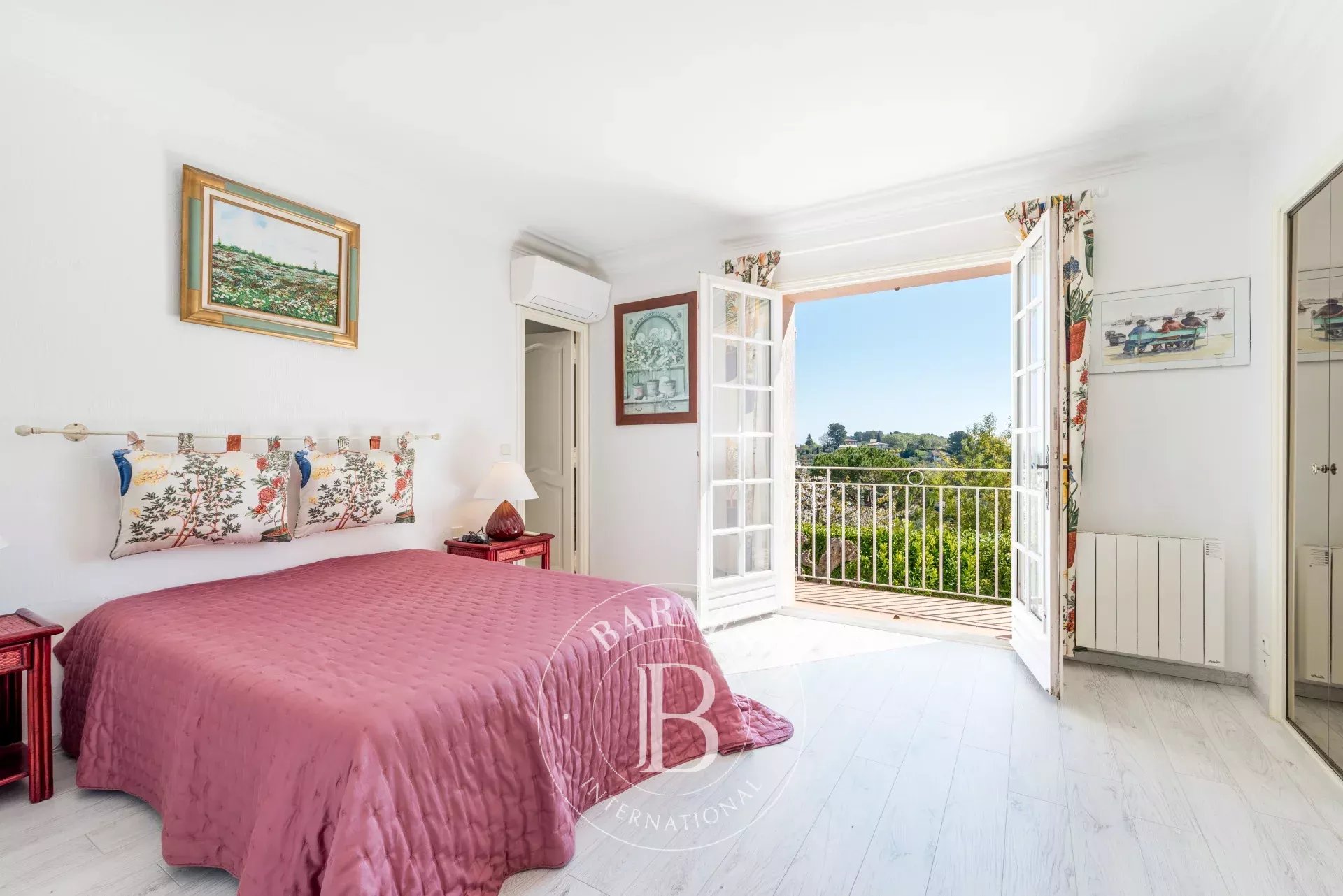 Le Rouret – Villa vue mer, domaine fermé, plein sud, 4 chambres, sous-sol complet