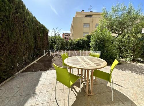 En exclusivité deux pièces traversant avec terrasse couverte, grand jardin, cave et garage