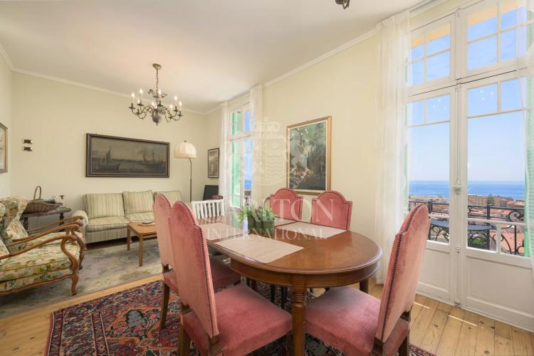 Villa  avec vue mer et accès facile au centre-ville - Opportunité d'investissement