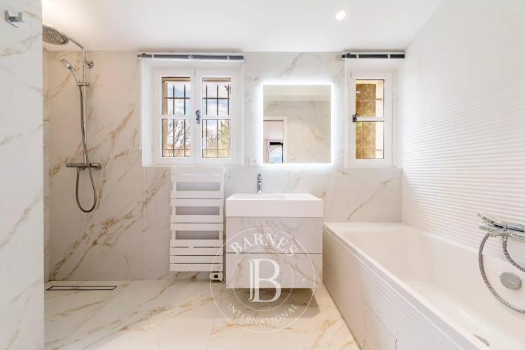 Valbonne - A pied du village - Propriété familiale rénovée - Maison d’amis - Mazet - Appartement indépendant.