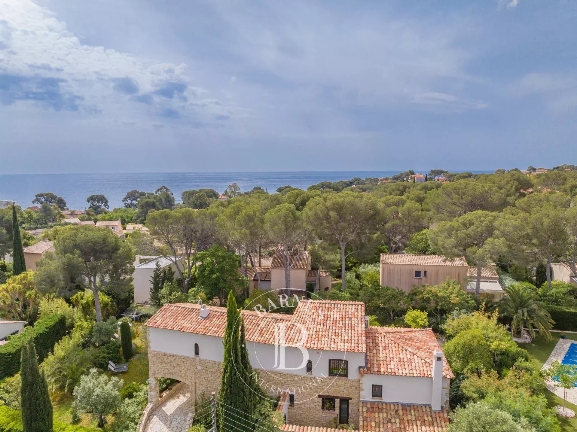 SAINT-RAPHAËL - VILLA RÉNOVÉE - A PIED DE LA MER