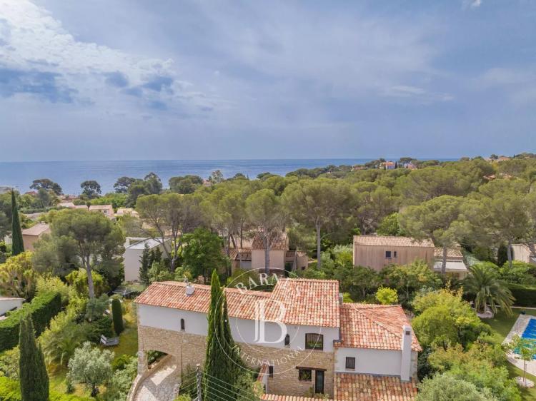 SAINT-RAPHAËL - VILLA RÉNOVÉE - A PIED DE LA MER