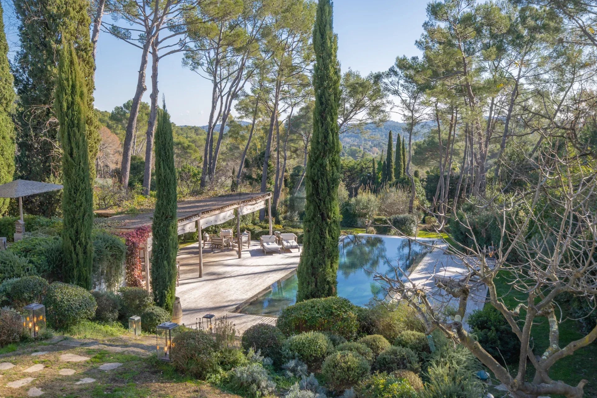 MOUGINS – PROPRIÉTÉ DE CHARME – ADRESSE RECHERCHÉE