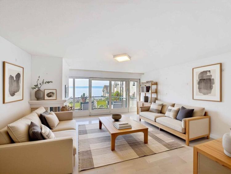 Grand duplex de 3.5 pièces avec vue imprenable sur le lac et les montagnes