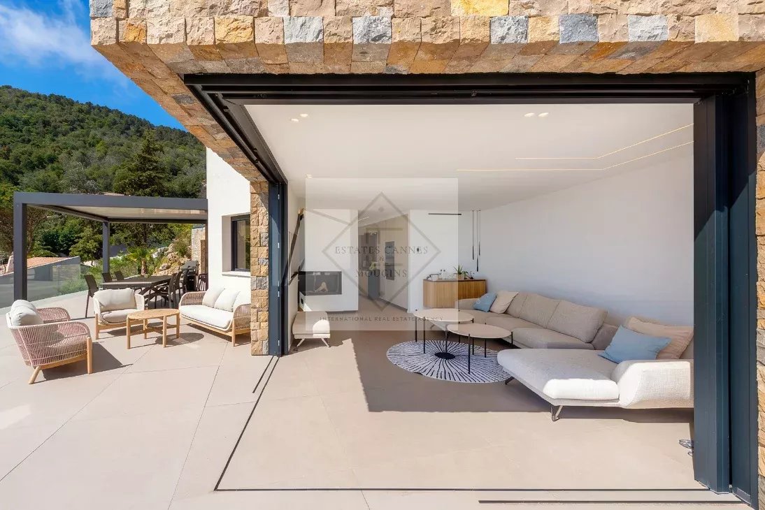 Superbe villa contemporaine – Vue mer panoramique, emplacement privilégié à 10 minutes des plages