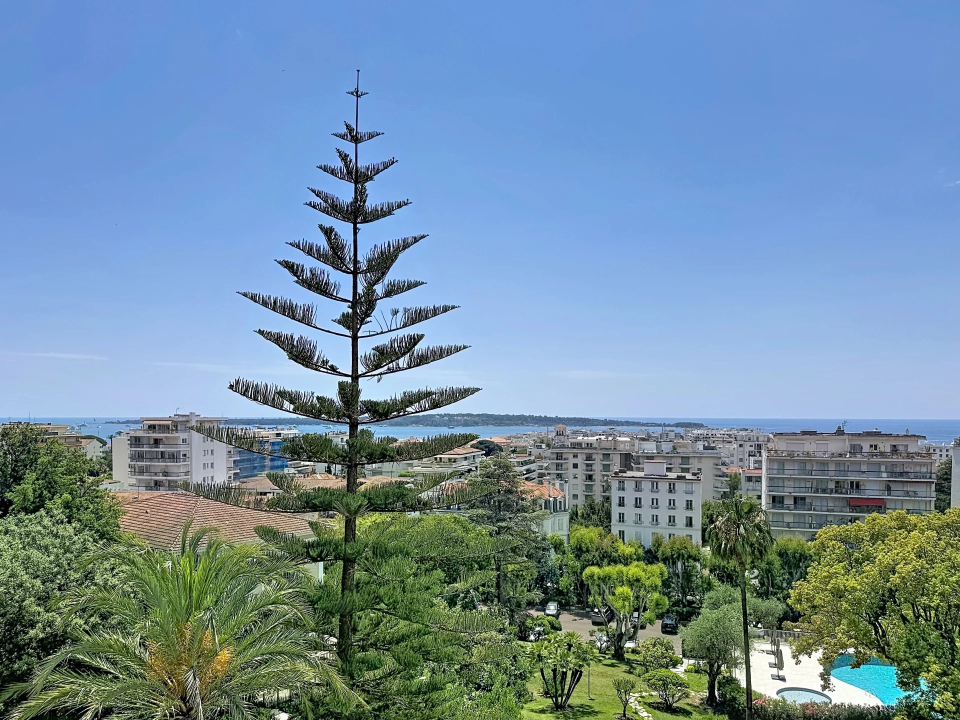 CANNES BASSE CALIFORNIE APPARTEMENT D'EXCEPTION 4 PIECES VUE MER