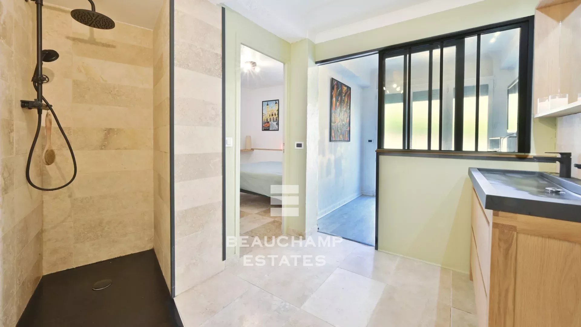 Appartement entièrement rénové avec vue mer