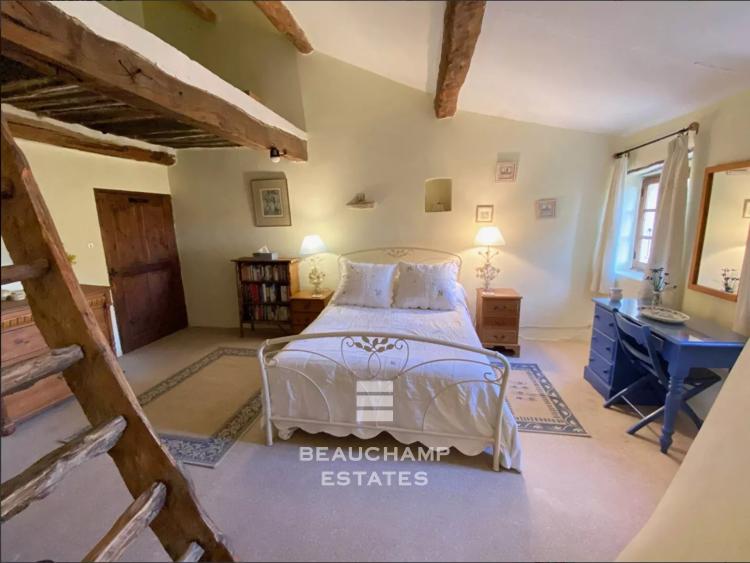 Bastide en pierre 7 chambres - Fox-Amphoux