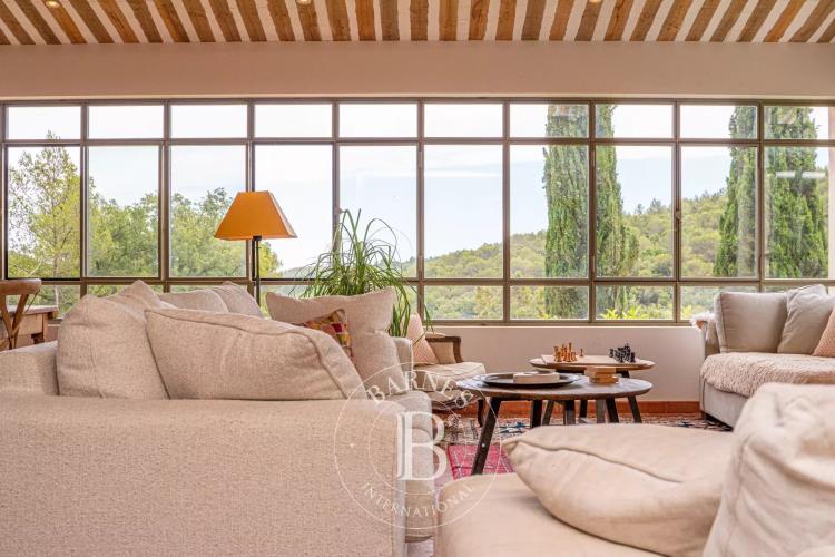 Valbonne - Unique propriété à pied du village - Terrain 1,6 hectare