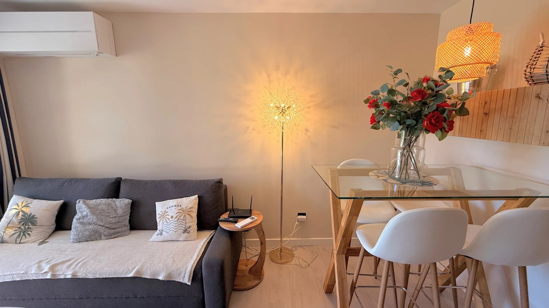 Agay - Cap Esterel - CHARMANT APPARTEMENT AVEC COIN CHAMBRE, EN REZ-DE-JARDIN AVEC VUE SUR L'ESTÉREL – ENTIÈREMENT RÉNOVÉ. Parking