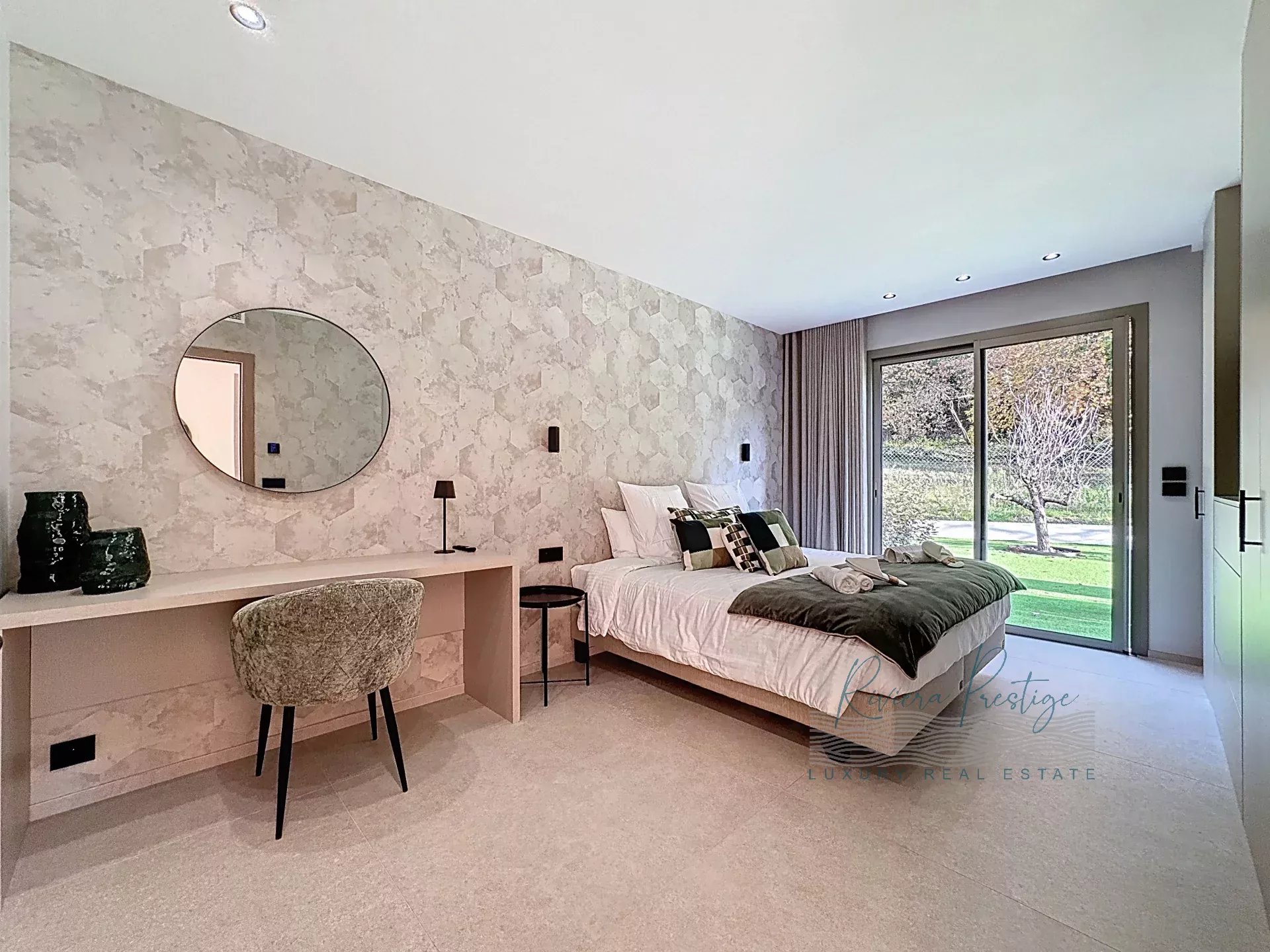 MOUGINS - villa contemporaine neuve