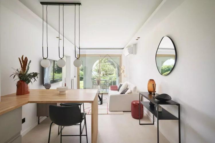 CANNES Californie - Élégant 2 pièces rénové avec vue mer et jardin