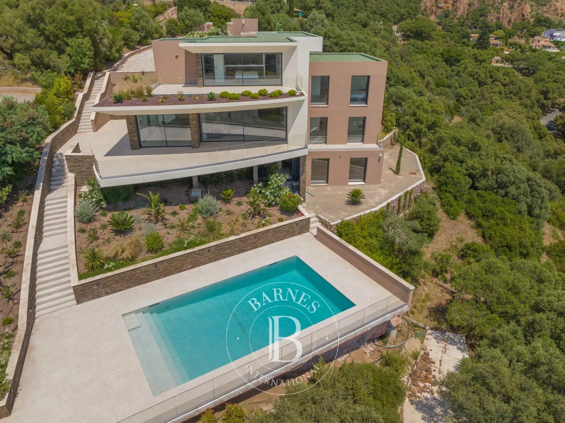 SAINT-RAPHAËL - EXCEPTIONNELLE VILLA CONTEMPORAINE - VUE MER PANORAMIQUE