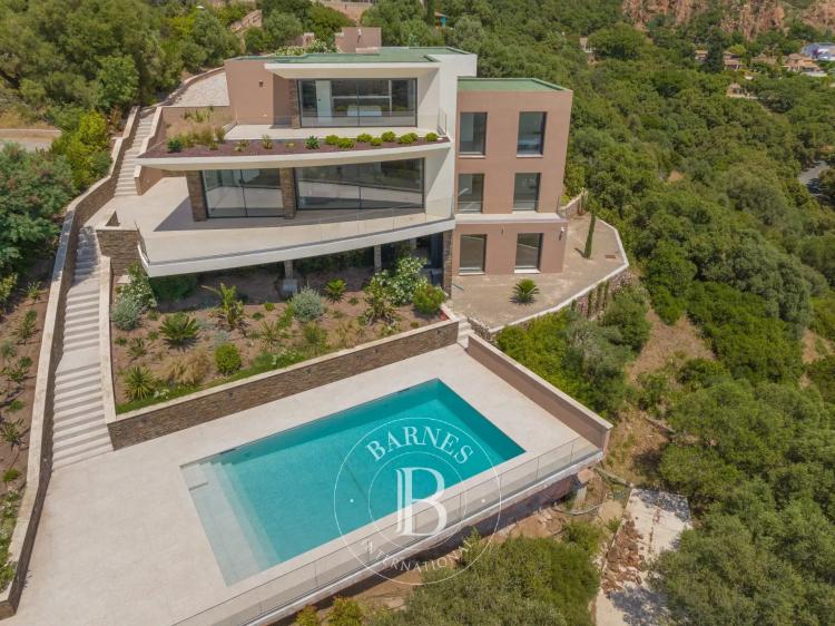SAINT-RAPHAËL - EXCEPTIONNELLE VILLA CONTEMPORAINE - VUE MER PANORAMIQUE