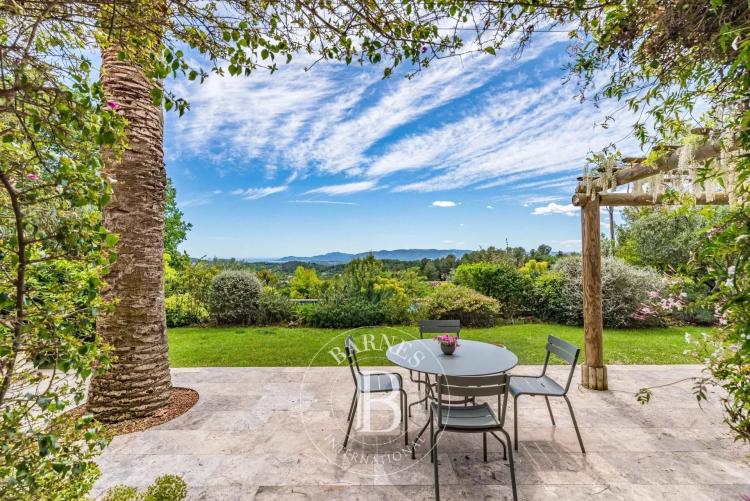 Chateauneuf-Grasse - Mas Contemporain avec Vue Mer, 5 Chambres