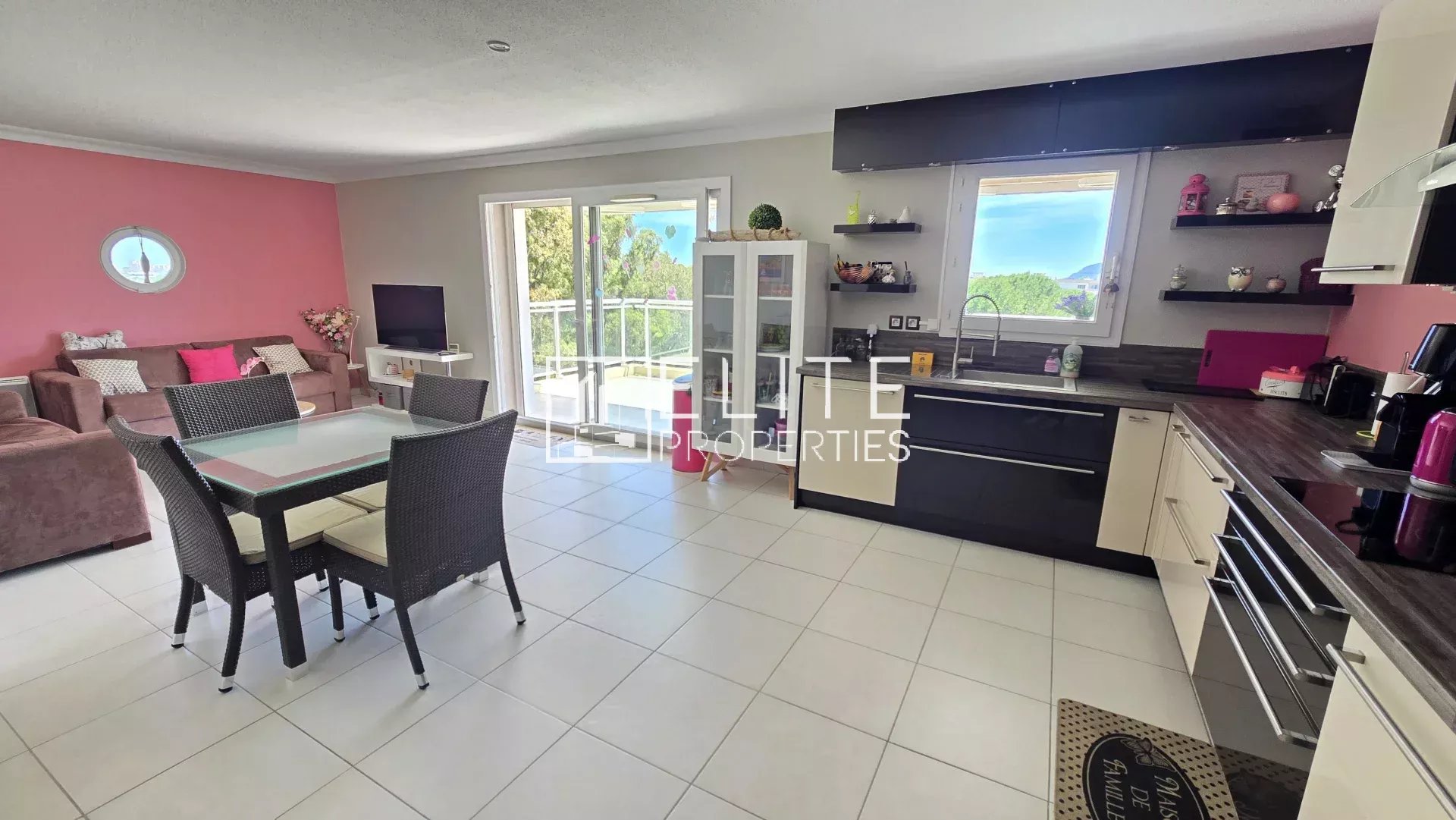 APPARTEMENT 3 PIÈCES DE 70m² + GARAGE, CAVE & PISCINE - MANDELIEU-LA-NAPOULE