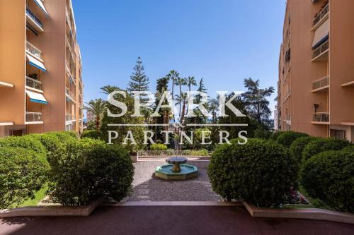 Monaco - Monte Carlo - Élégant 4 pièces rénové avec terrasse usage mixte