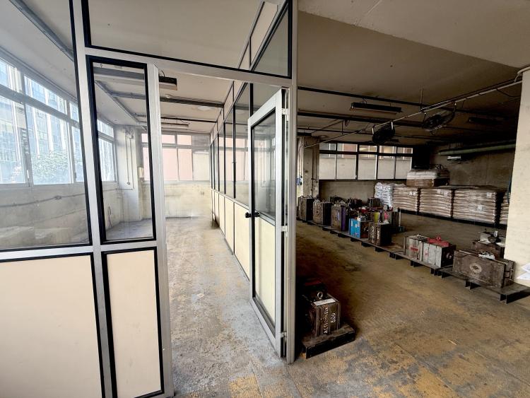 Local en étage, situé dans l'immeuble "Les Industries" - Monaco