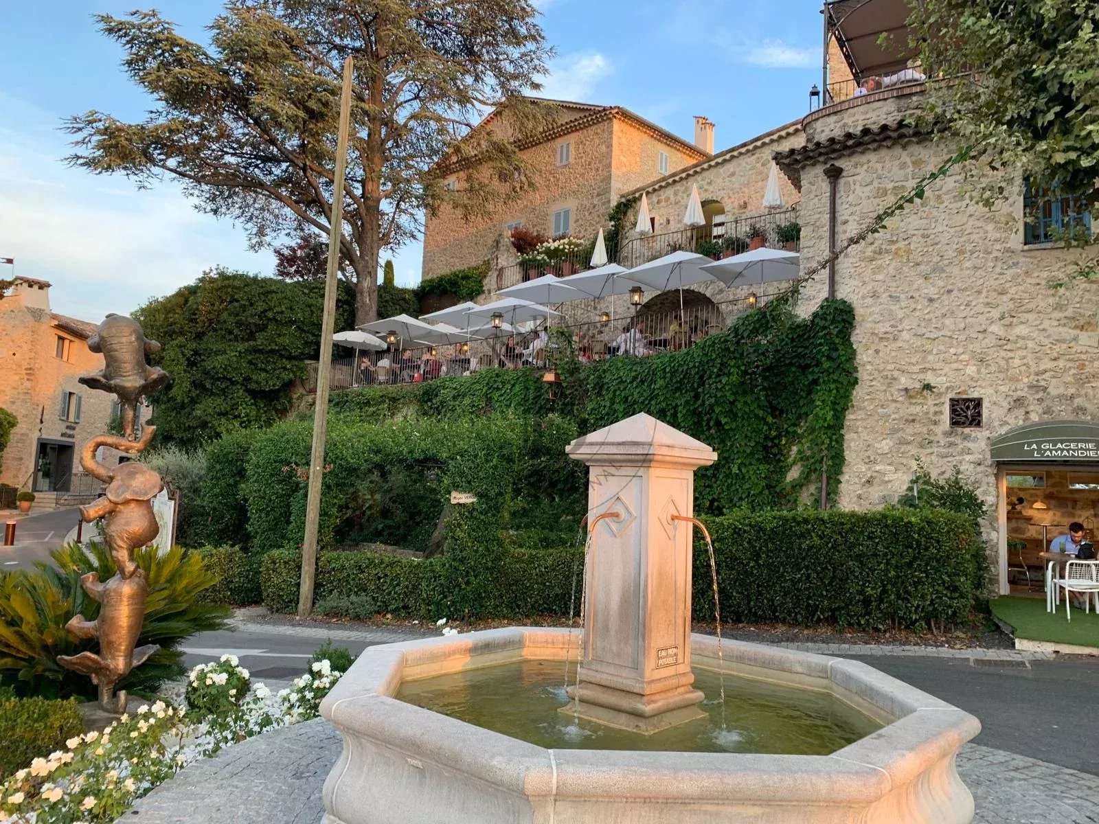 MOUANS-SARTOUX – VILLA CONTEMPORAINE FAMILIALE - ENVIRONNEMENT VERDOYANT