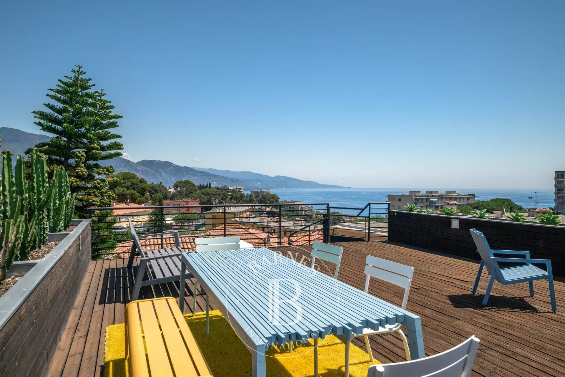 ROQUEBRUNE CAP MARTIN - ÉLÉGANTE VILLA CONTEMPORAINE AVEC VUE MER ET PISCINE