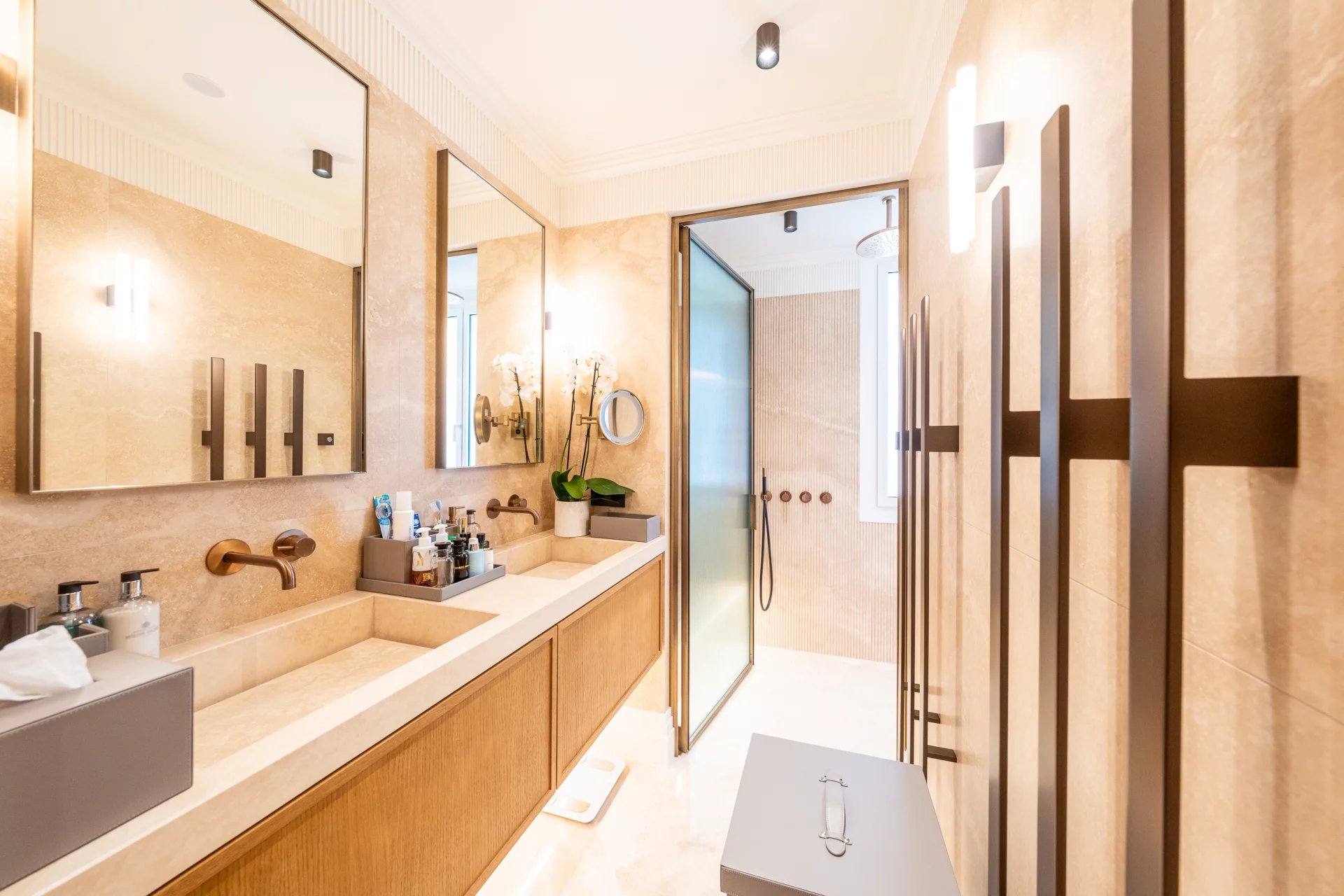 Appartement luxueusement rénové avec vue sur la mer
