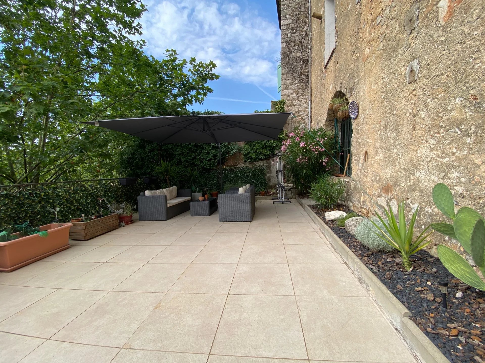 CHARME ET AUTHENTICITE MAISON T4 145 M2 AMPUS