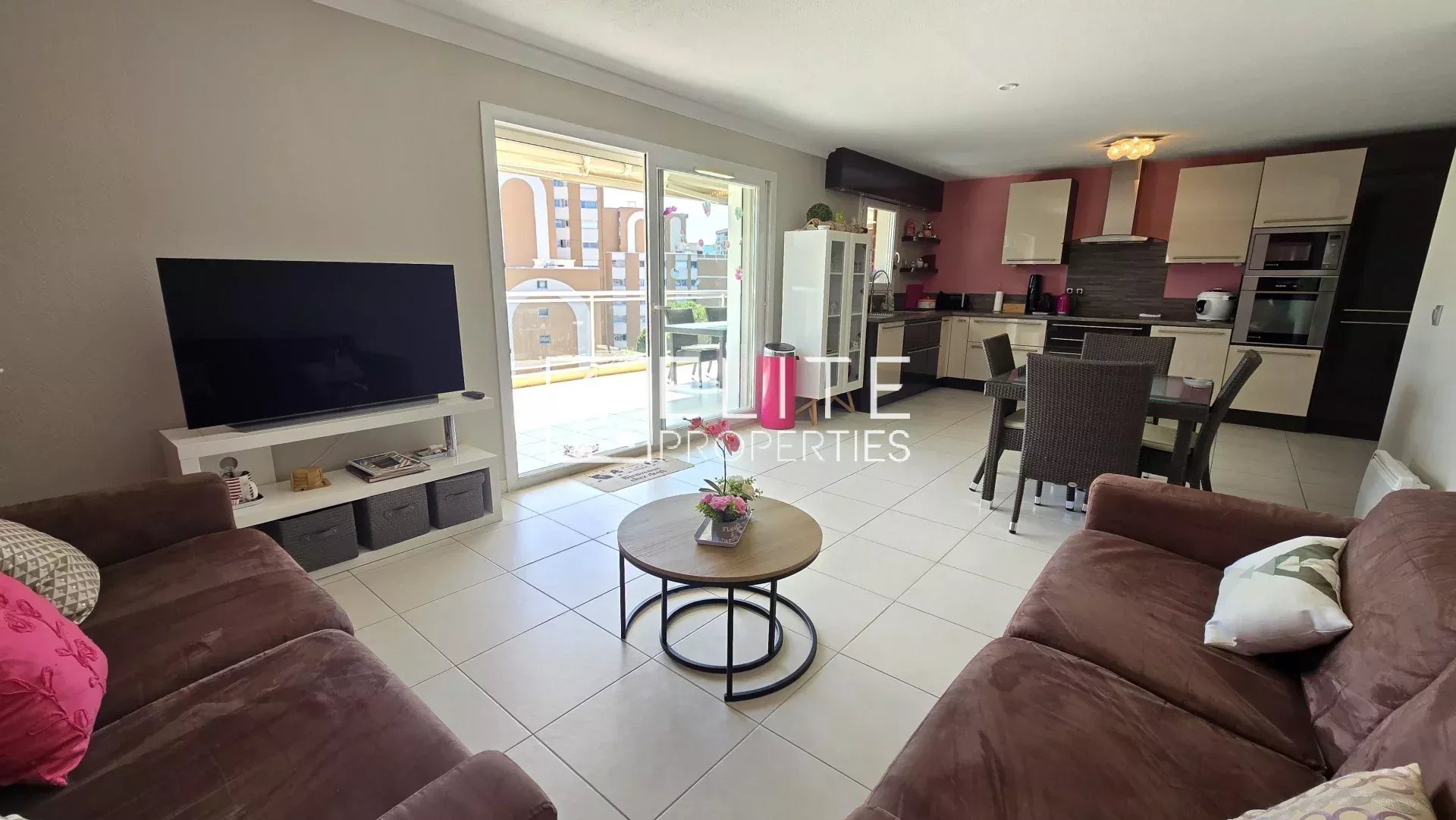 APPARTEMENT 3 PIÈCES DE 70m² + GARAGE, CAVE & PISCINE - MANDELIEU-LA-NAPOULE