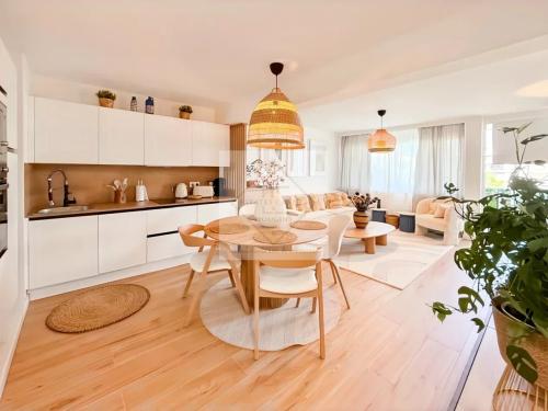 Palm Beach – Superbe 2 pièces entièrement refait Place de l’Étang