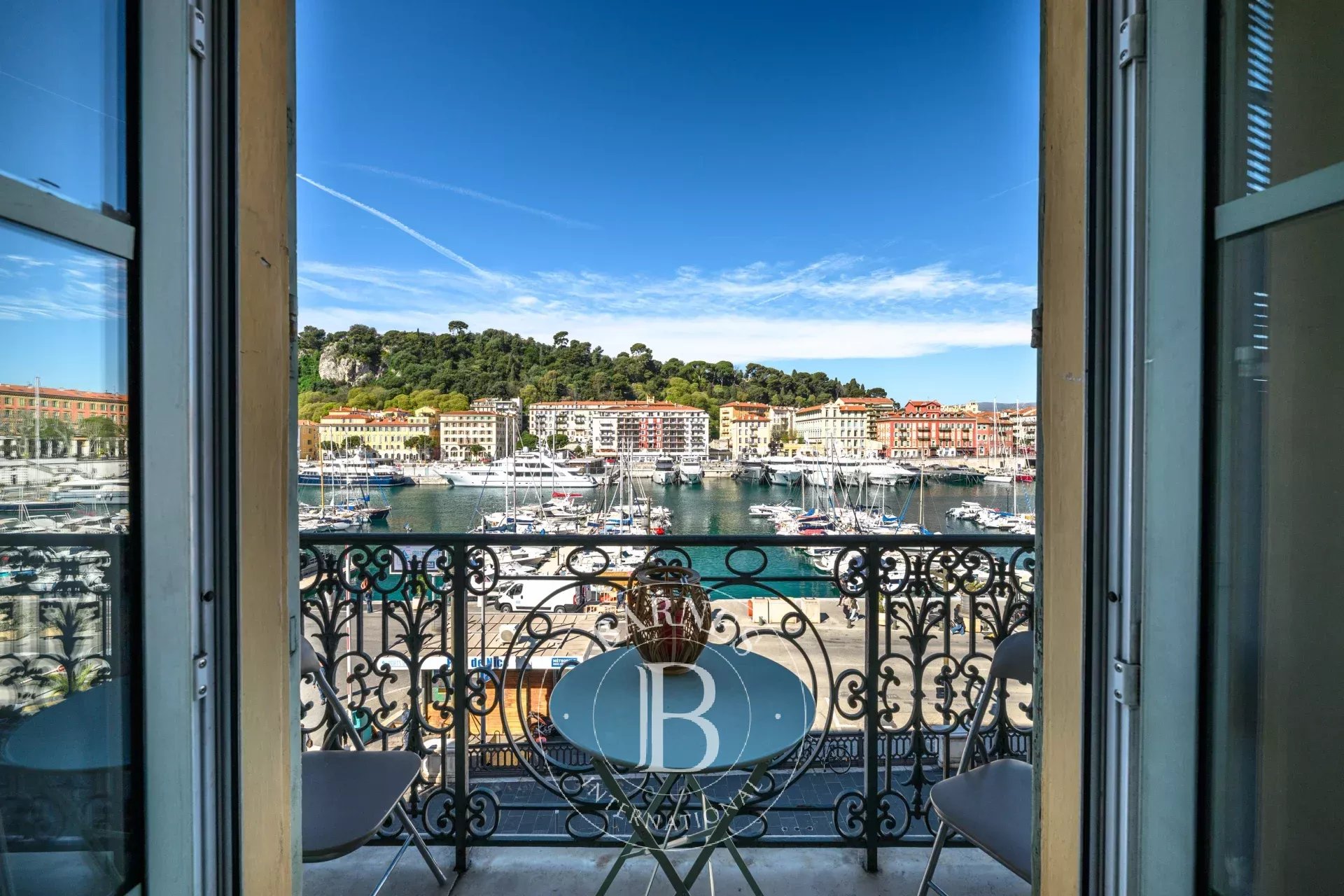 NICE – PORT LYMPIA – APPARTEMENT – VUE PANORAMIQUE SUR LE PORT