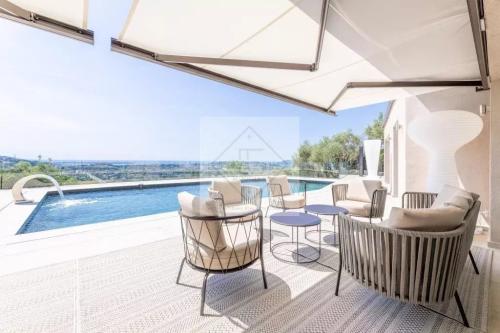 A LOUER VILLA MODERNE VUE MER  / MOUGINS