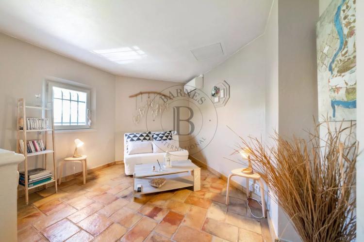 MOUGINS - VILLA DE CHARME - PROCHE VILLAGE