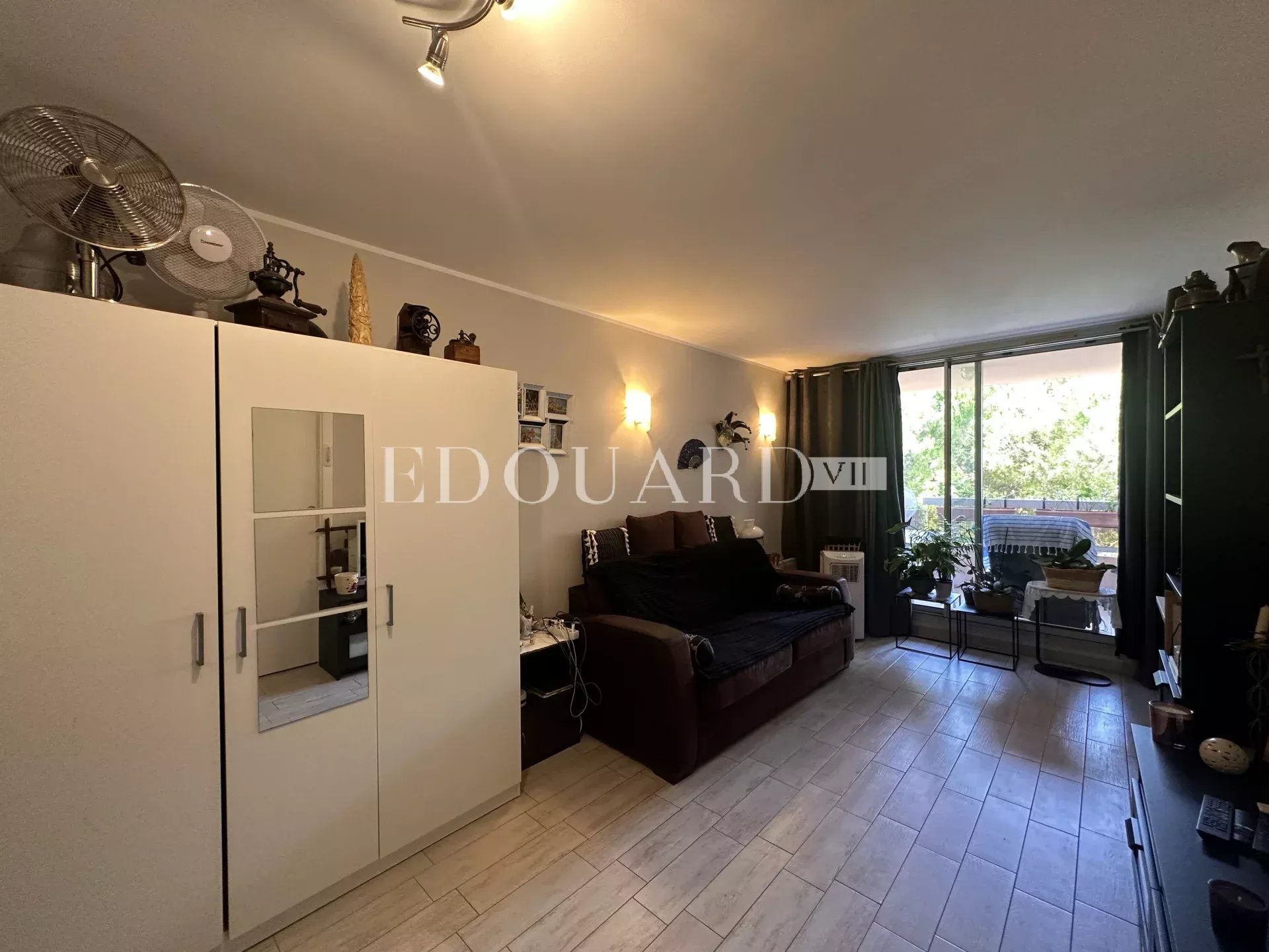En exclusivité studio en très bon état avec belle terrasse couverte, idéal investissement locatif