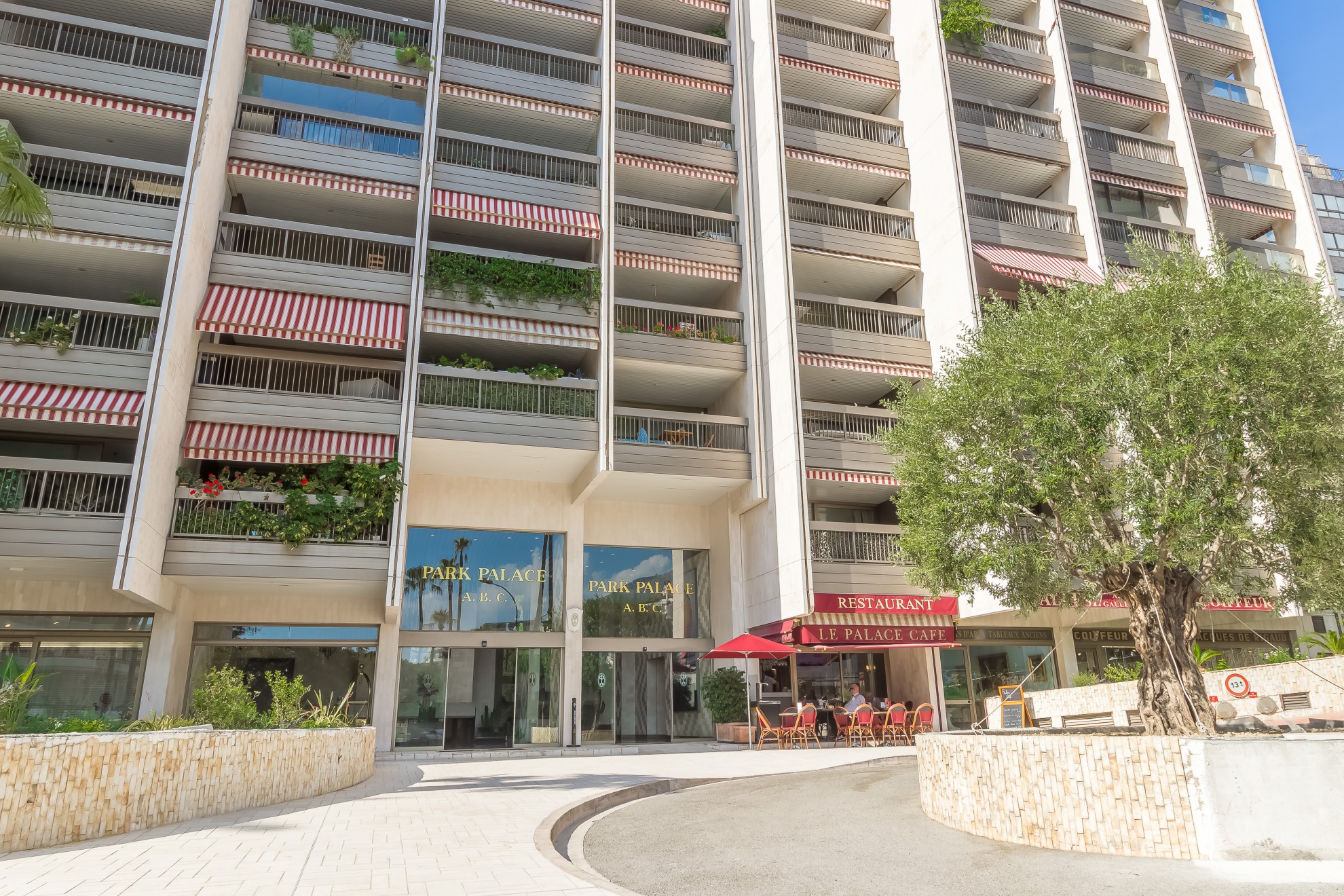 PARK PALACE - STUDIO AVEC TERRASSE - CARRÉ OR