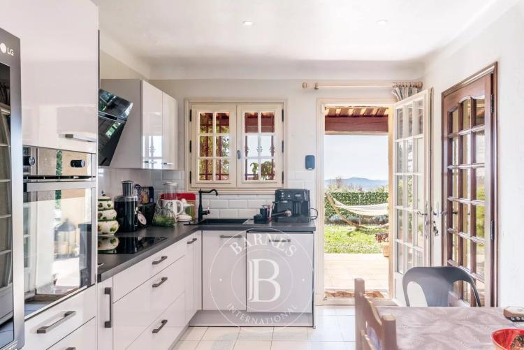 Grasse Saint-Jean - Villa avec appartement indépendant en position dominante vue mer au calme