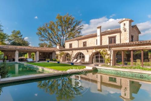 Entre Cannes et Monaco - Unique propriété équestre de près de 8 hectares avec bastide en pierre