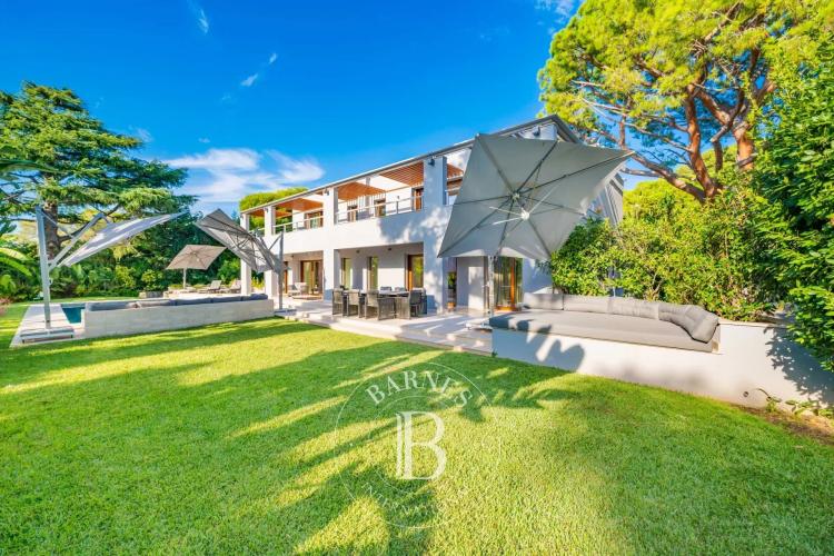 SAINT-JEAN-CAP-FERRAT - VILLA RENOVÉE A NEUF - PROCHE DU GRAND HÔTEL