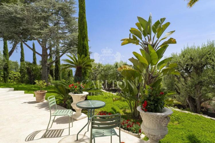 Propriété de charme avec vue mer panoramique et cadre privilégié proche Monaco