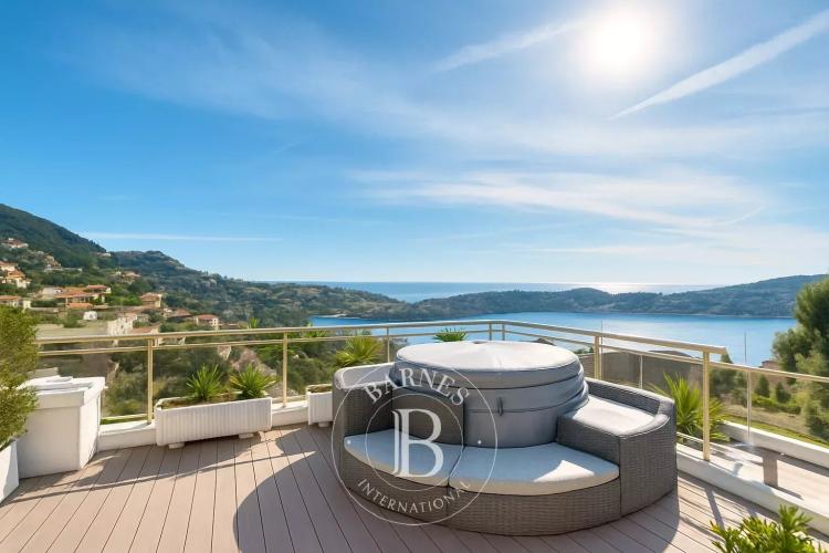VILLEFRANCHE-SUR-MER - SUPERBE VILLA DE VILLE - VUE MER PANORAMIQUE