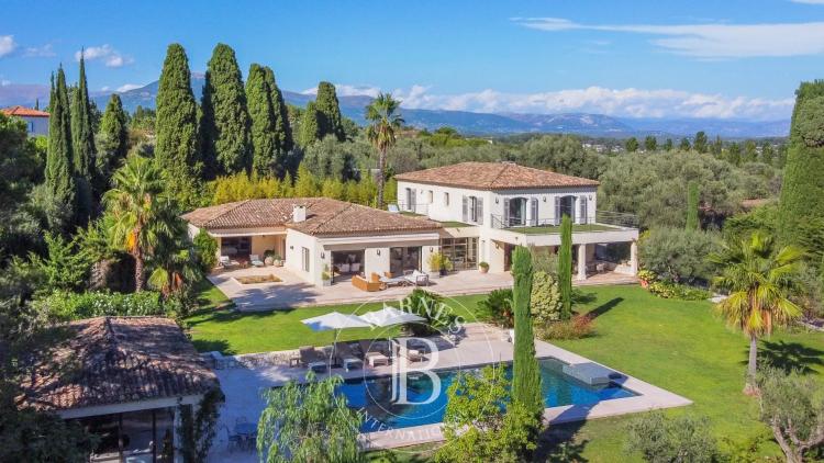 Valbonne - Luxueuse propriété familiale avec maison d'amis - A pied du village - 8 chambres