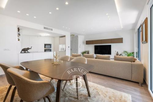 ÈZE – APPARTEMENT 4 PIÈCES – VUE MER – TERRASSES – SAUNA – DOUBLE GARAGE