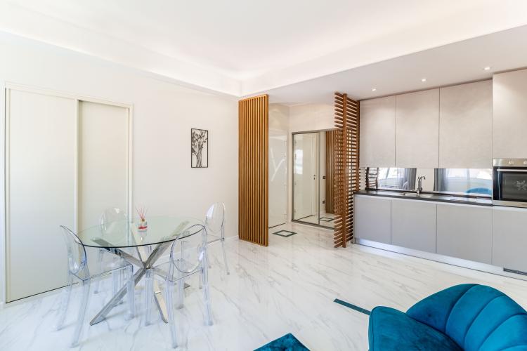 Le Continental: Appartement de 2 pièces meublé entièrement rénové