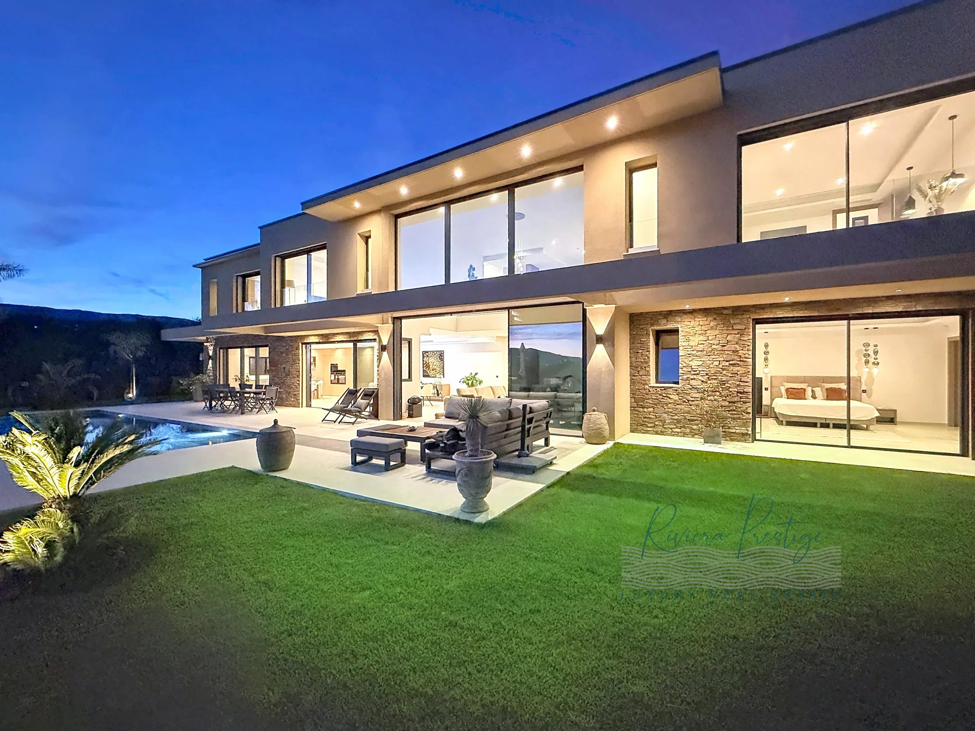 OPIO: Contemporaine dans domaine privé avec vue sur le golf et le vieux village