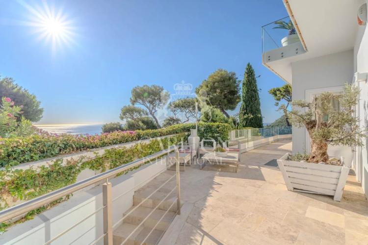 Villa contemporaine avec vue mer panoramique à Èze Bord de Mer