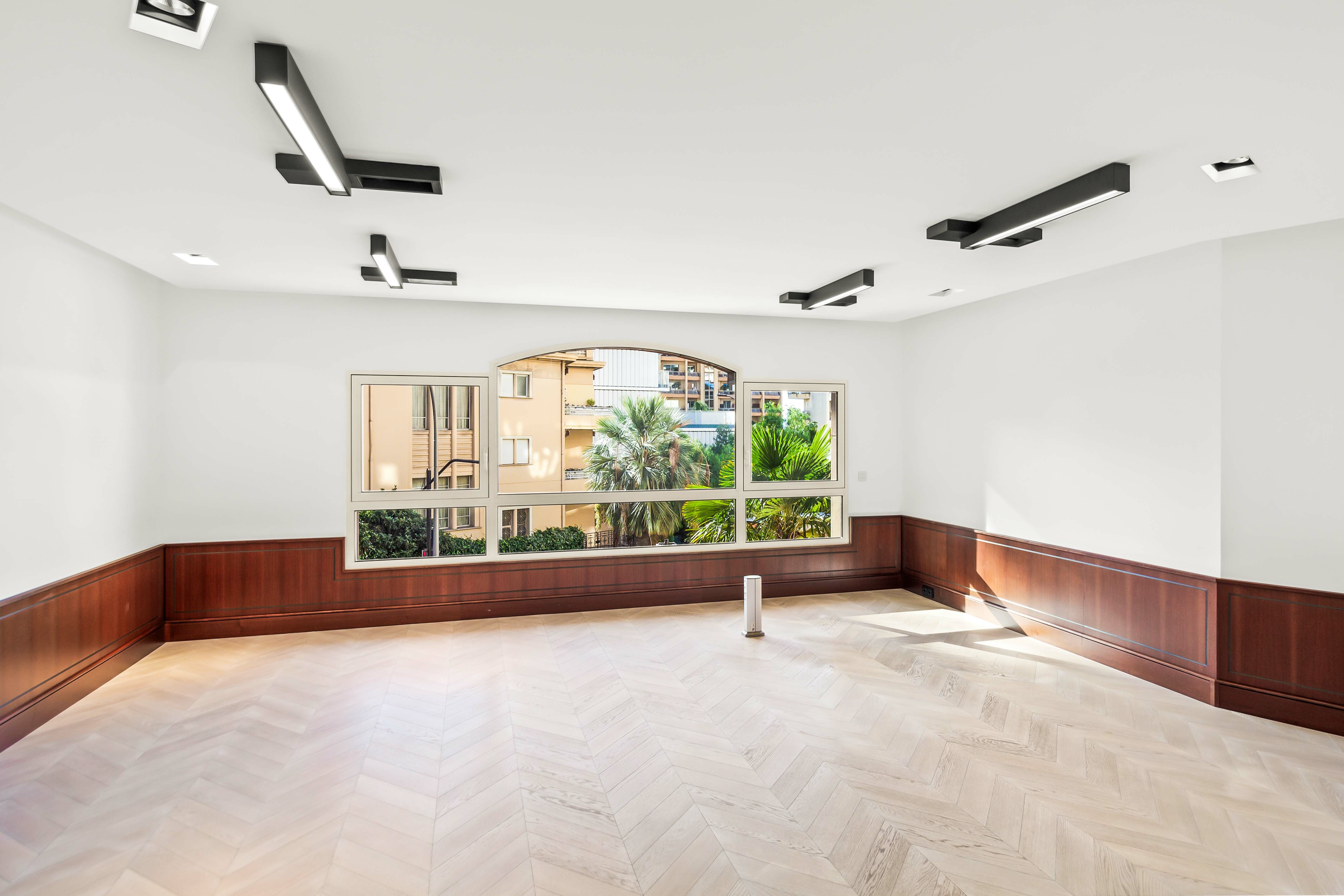 Villa del Sole : Bureaux Entièrement Rénovés