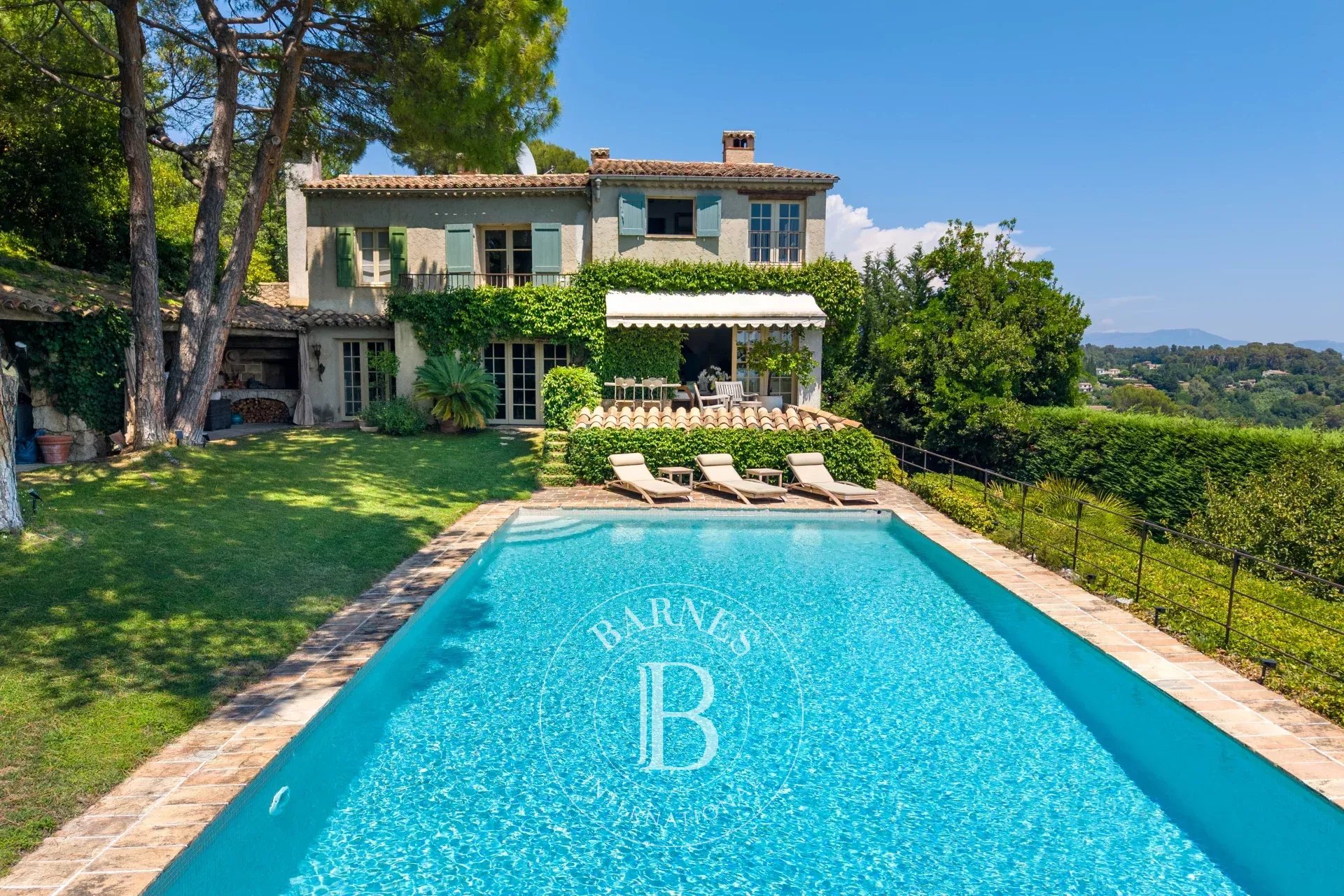Saint-Paul-de-Vence – Propriété de charme avec vue panoramique au cœur d’un domaine sécurisé