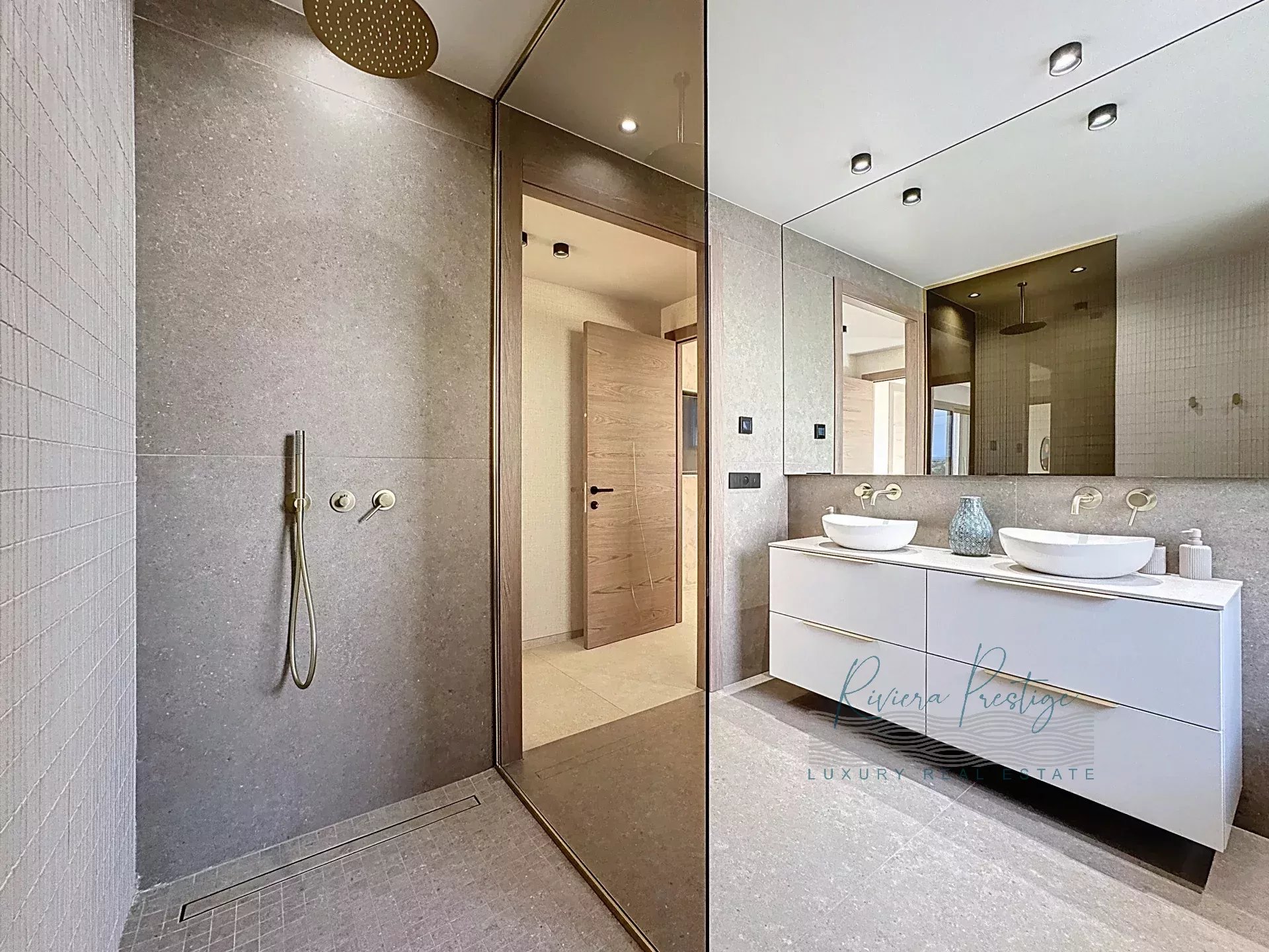 MOUGINS - villa contemporaine neuve
