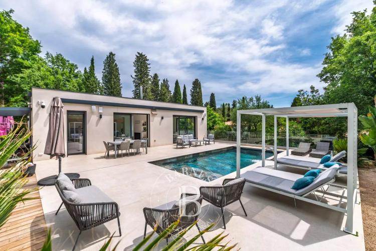 5mn de Valbonne - Magnifique maison contemporaine – 5 chambres – Domotique – Piscine – Studio indépendant